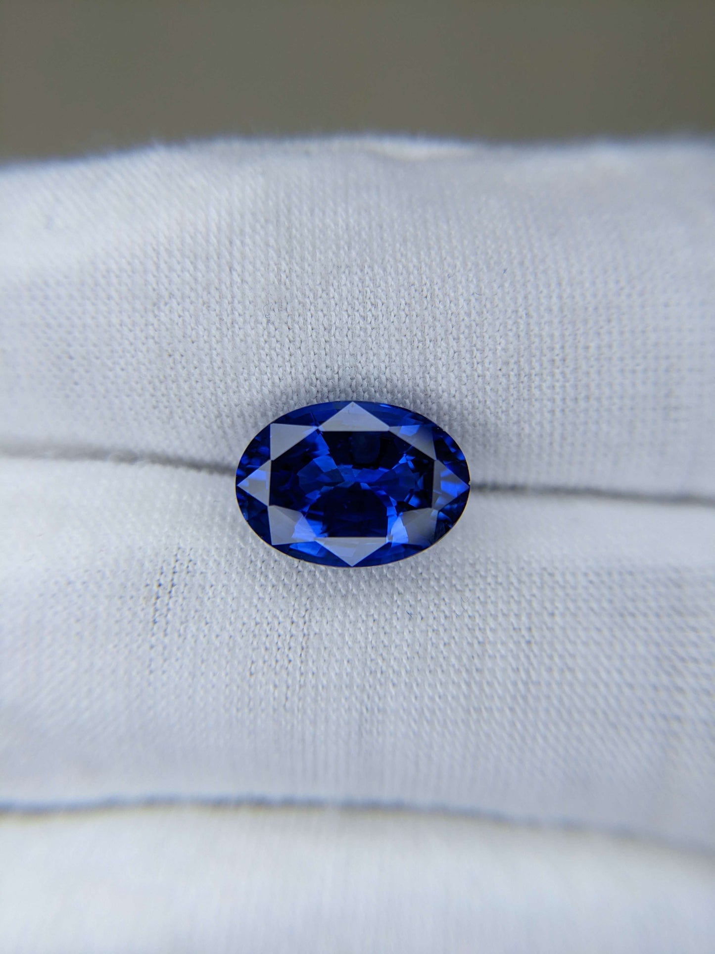5.95 Carat Oval Cut Heat Royal Blue Sapphire Loose Gemstone