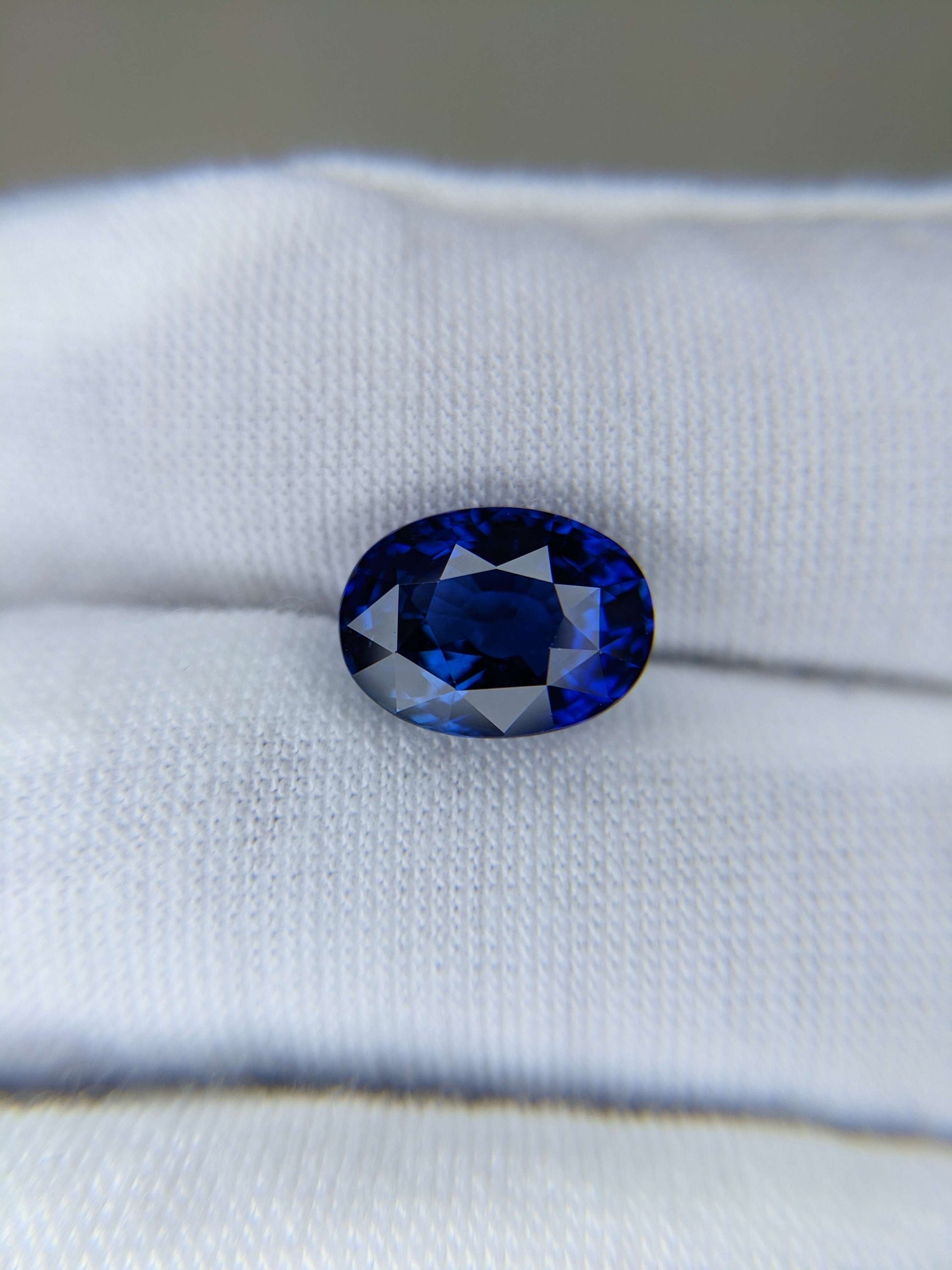 5 Carat Oval Cut Heat Royal Blue Sapphire Loose Gemstone