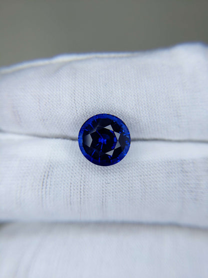 6.41 Carat Round Cut Heat Royal Blue Sapphire Loose Gemstone On Hand