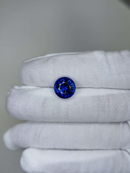 6.41 Carat Round Cut Heat Royal Blue Sapphire Loose Gemstone On Hand 2