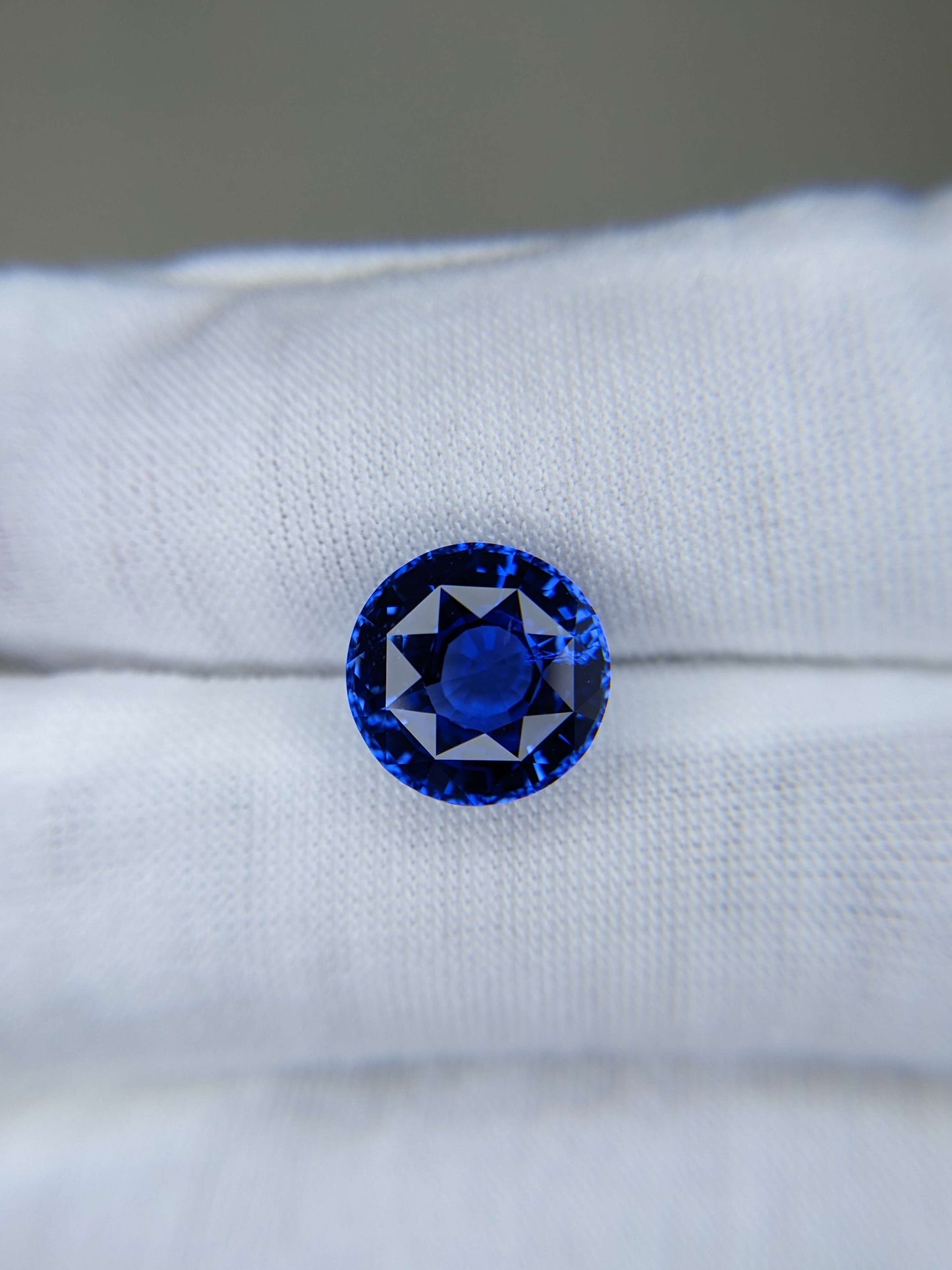 7.58 Carat Round Cut Heat Medium Blue Sapphire Loose Gemstone