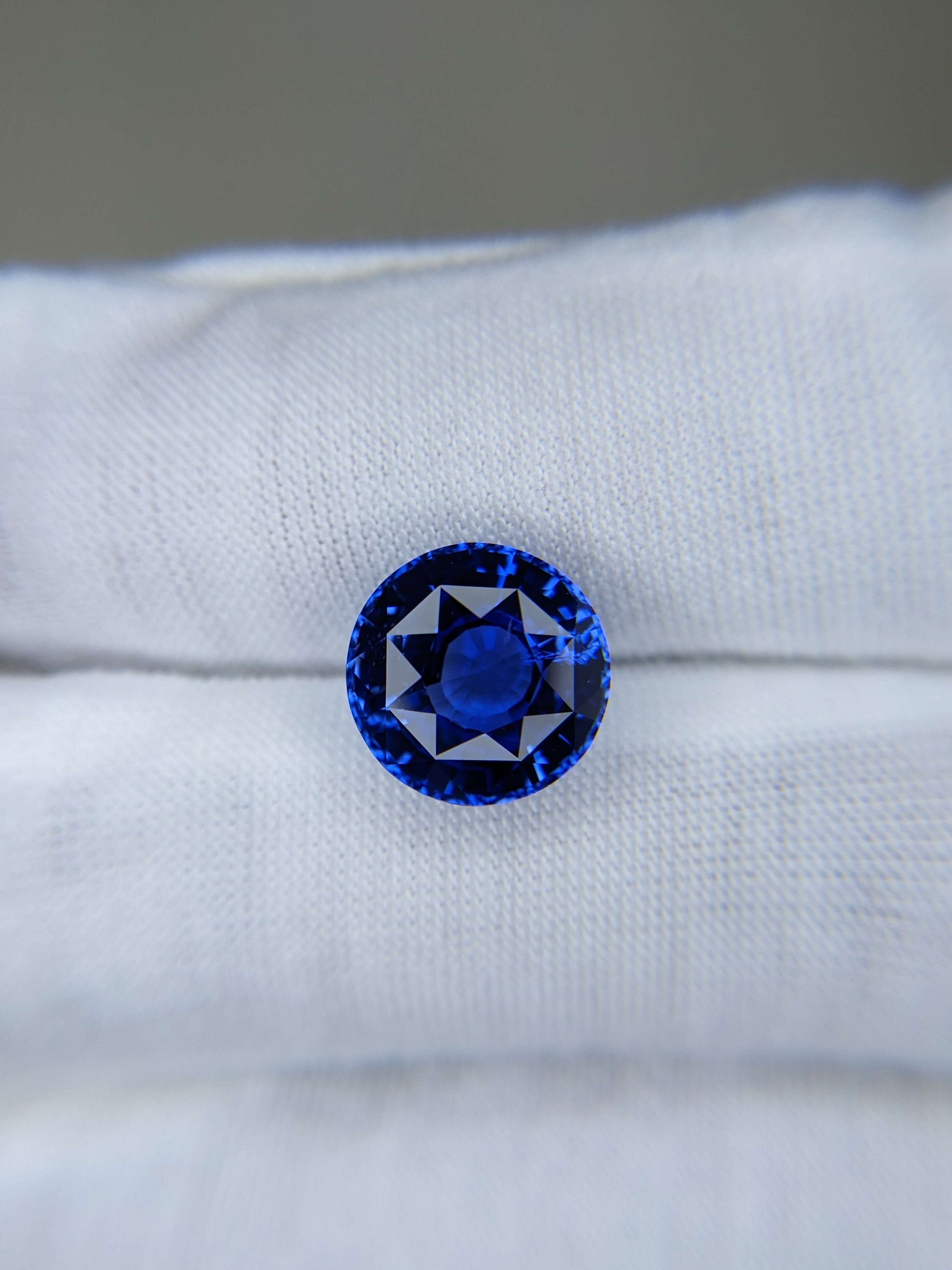 7.58 Carat Round Cut Heat Medium Blue Sapphire Loose Gemstone