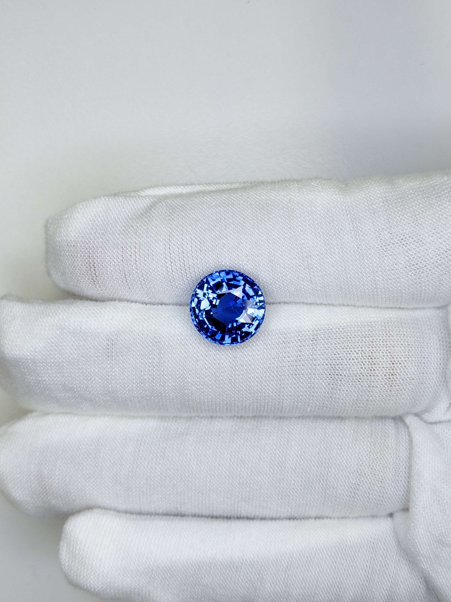 7.58 Carat Round Cut Heat Medium Blue Sapphire Loose Gemstone On Hand