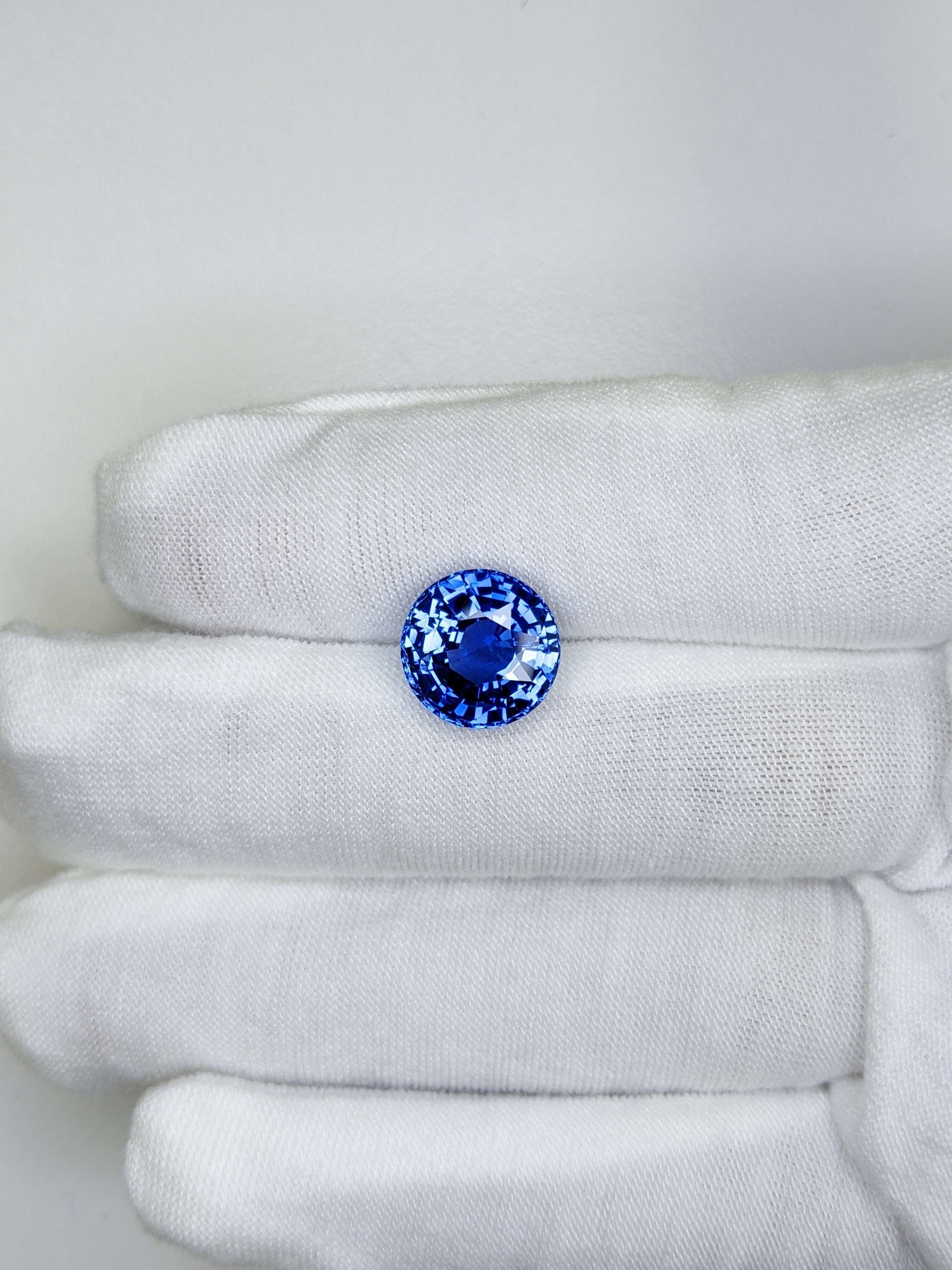 7.58 Carat Round Cut Heat Medium Blue Sapphire Loose Gemstone On Hand