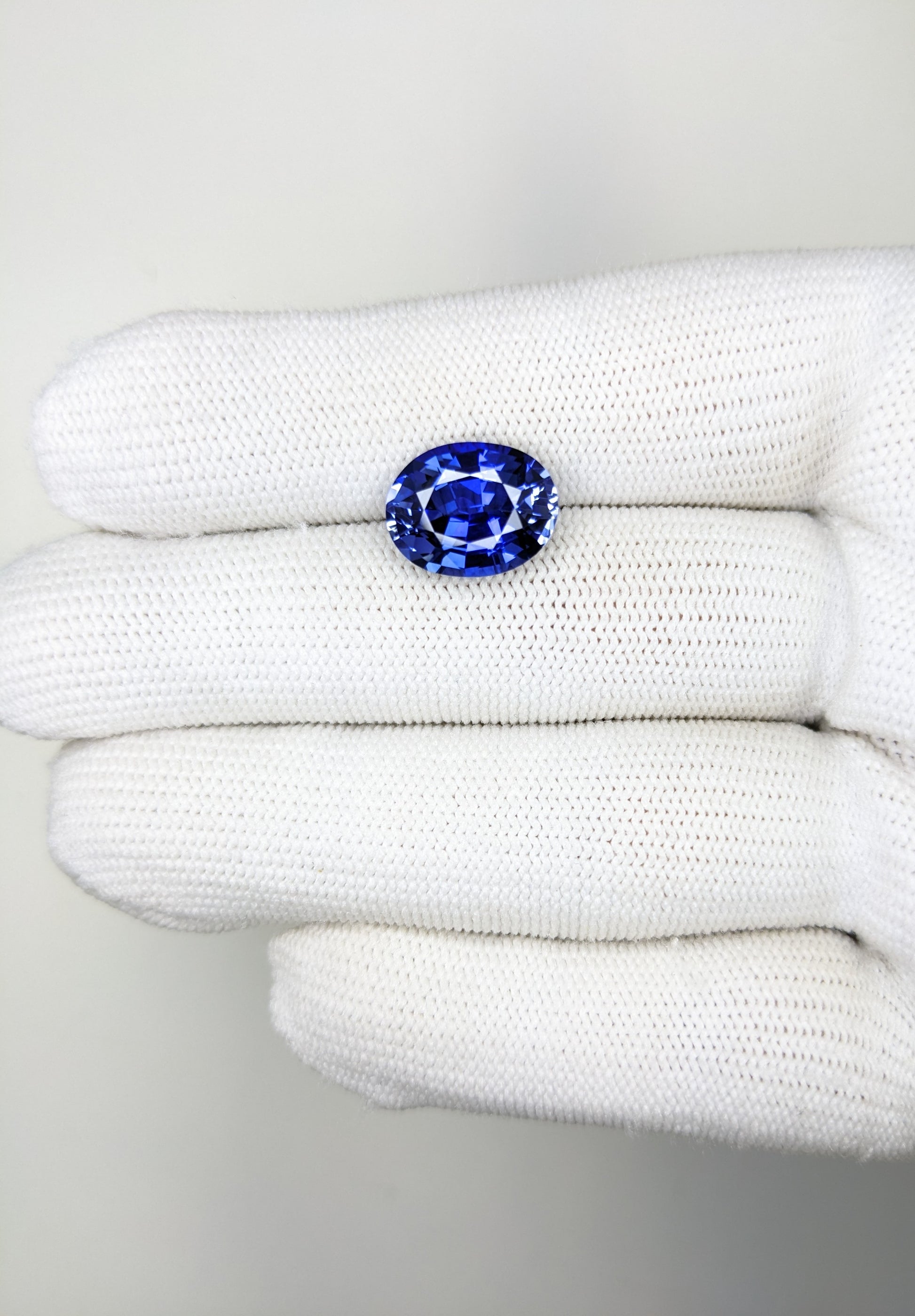 7.95 Carat Oval Cut Heat Blue Sapphire Loose Gemstone on hand