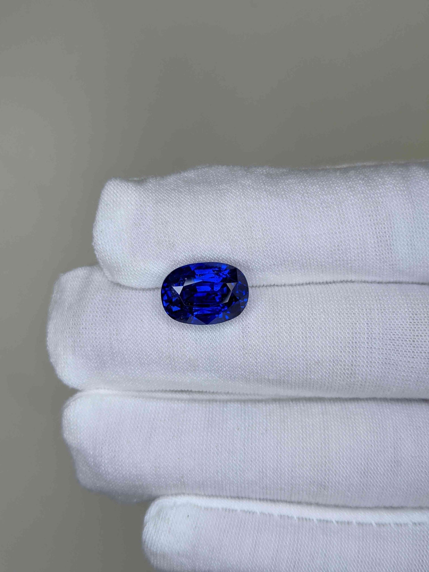 8.2 Carat Oval Cut Heat Blue Sapphire Loose Gemstone On Hand