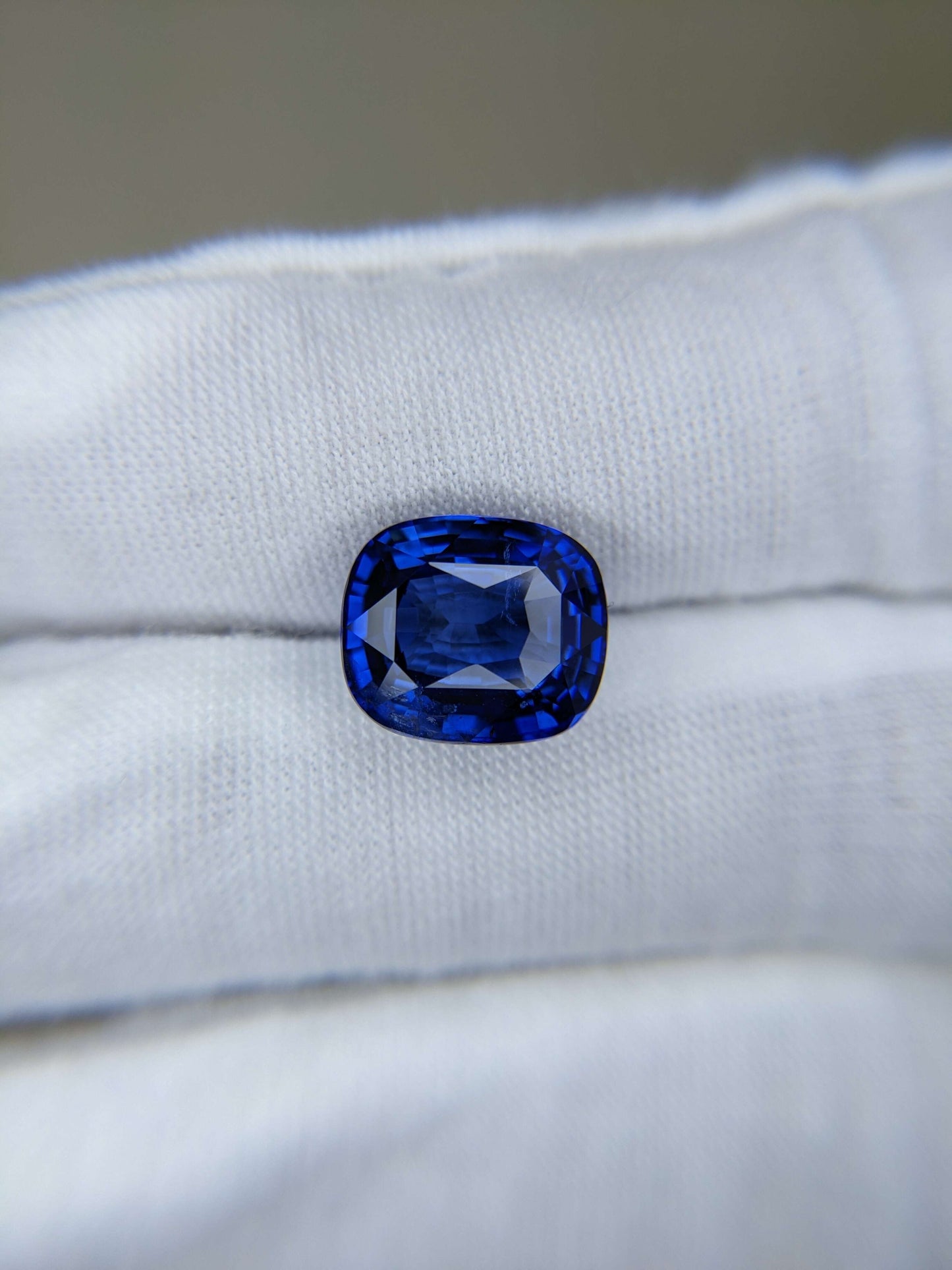 8.58 Carat Cushion Cut Heat Medium Blue Sapphire Loose Gemstone GGTL
