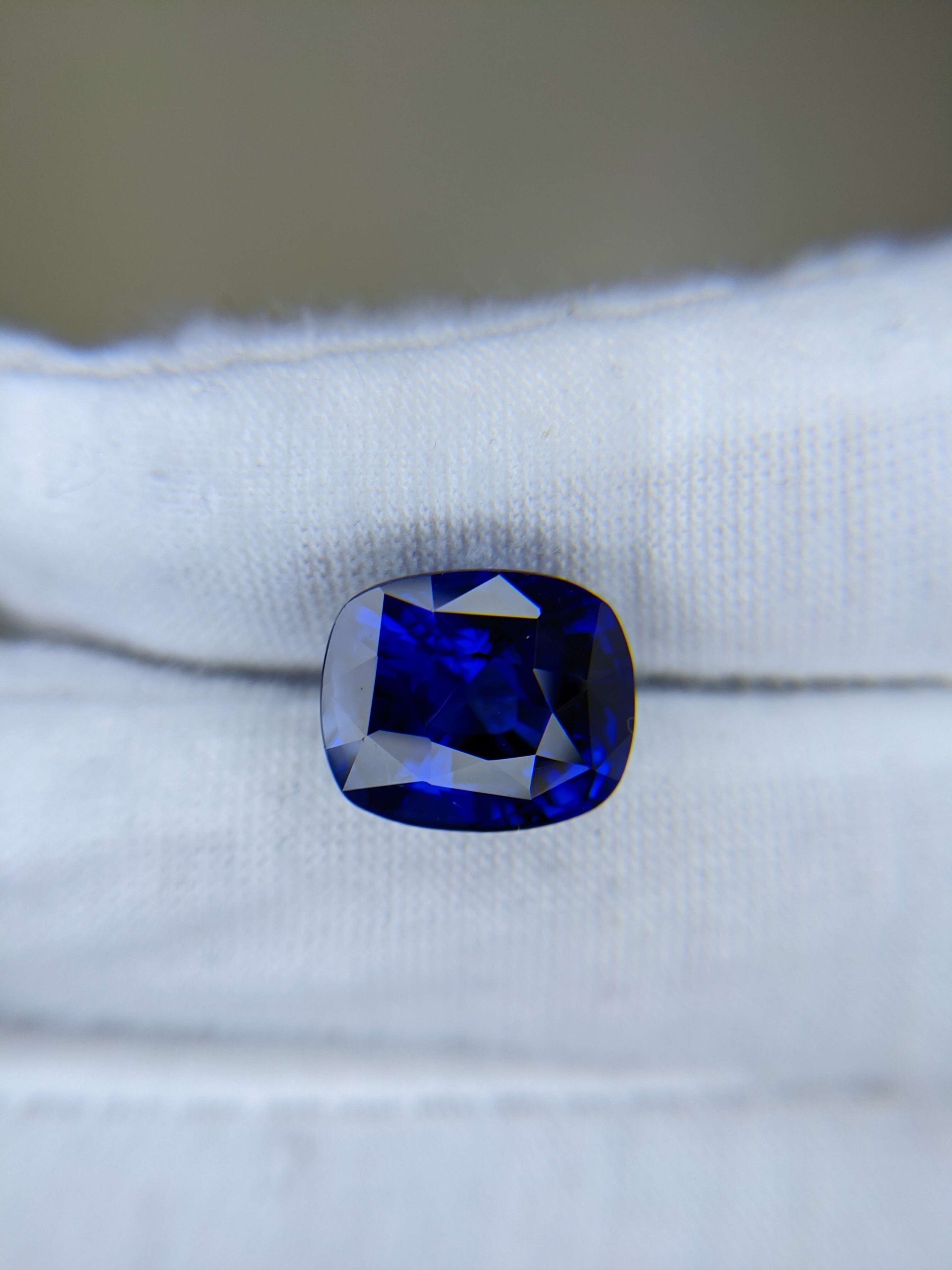 8.67 Carat Cushion Cut Heat Royal Blue Sapphire Loose Gemstone GRS