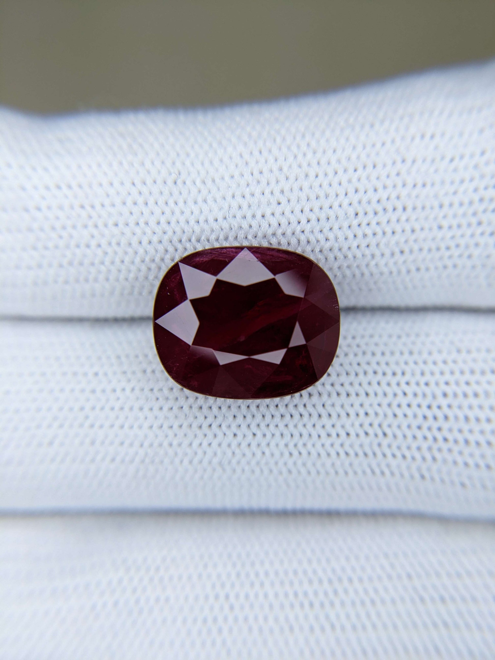 9.97 Carats Oval Faceted Cut Heat Red Ruby Loose Gemstone 