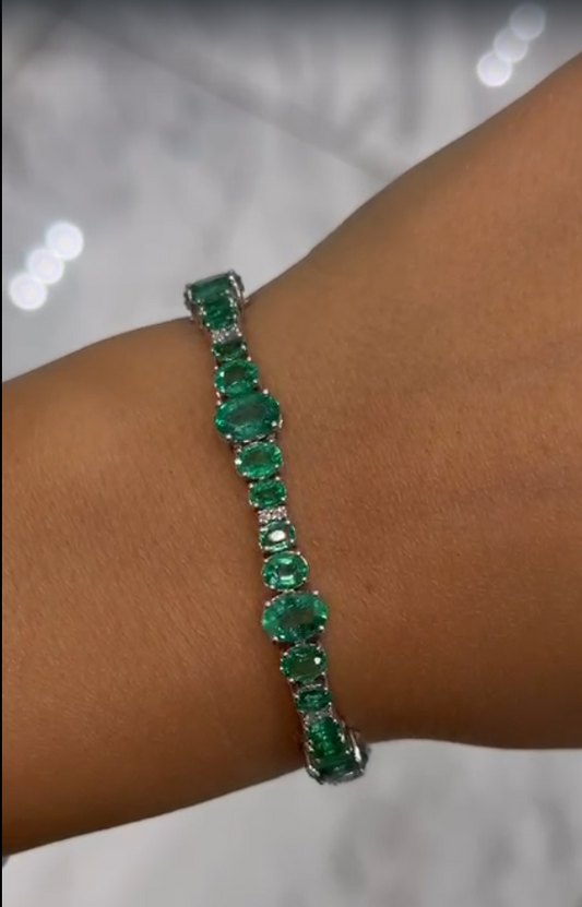 Cairo 13.69 Carats Oval Cut Zambian Green Emerald and Diamond Tennis Bracelet in 18k White Gold