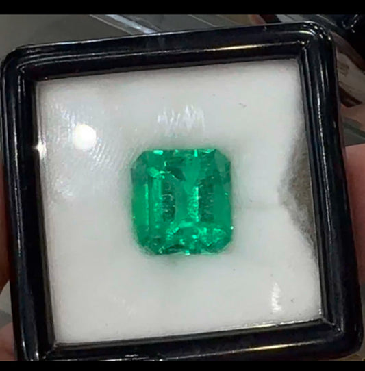 10 Carat Asscher Cut, Green Emerald Colombian