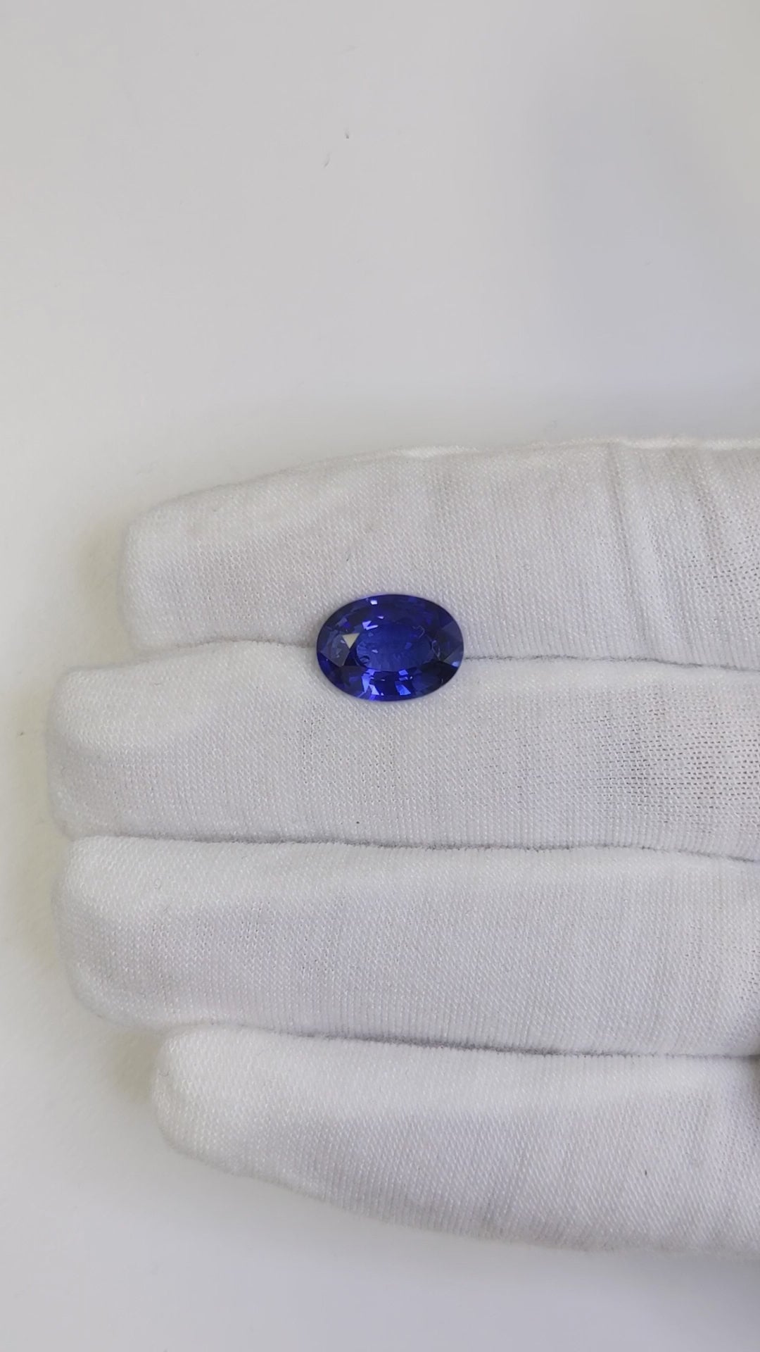 5.67 Carat Oval Cut Heat Royal Blue Sapphire Loose Gemstone Video 2