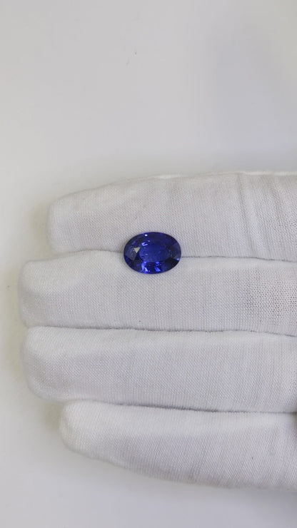 5.67 Carat Oval Cut Heat Royal Blue Sapphire Loose Gemstone Video 2