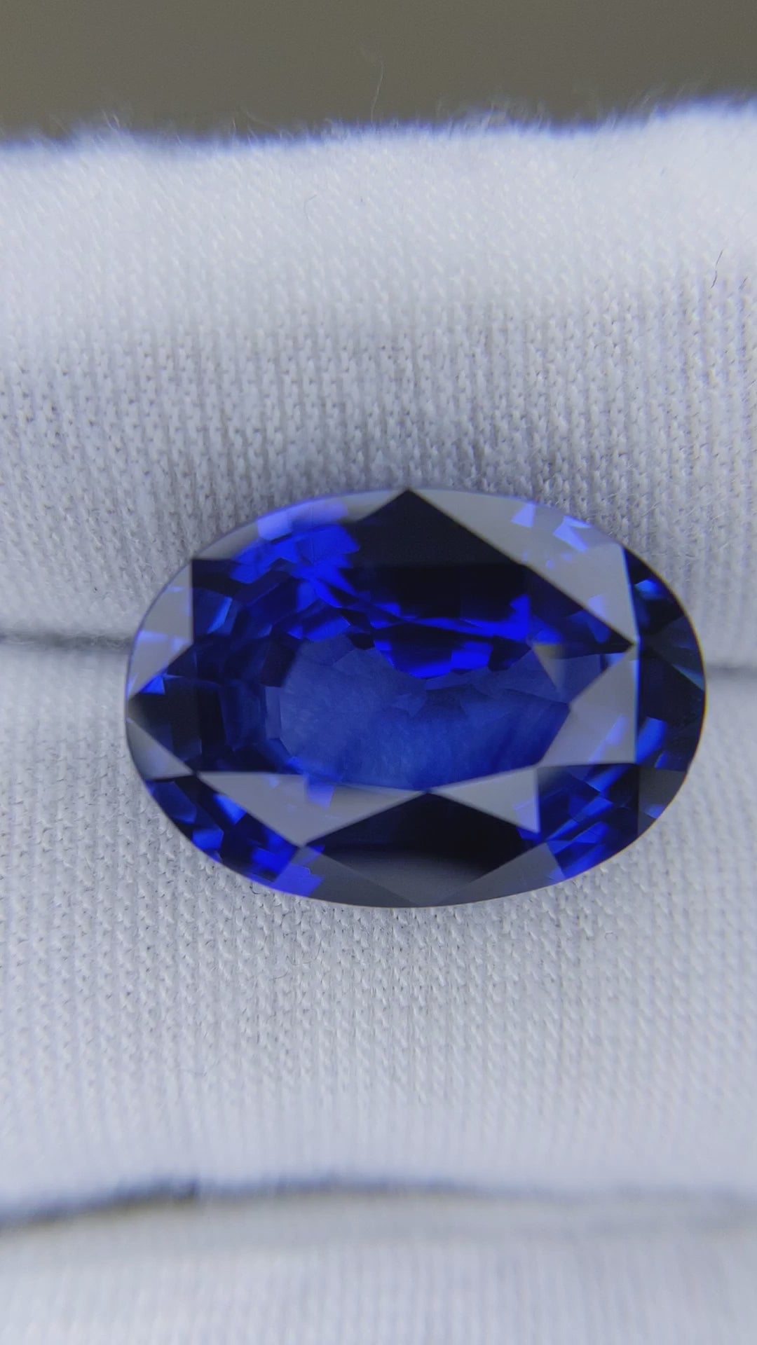 16.48 Carat Oval Cut Heat Royal Blue Sapphire Loose Gemstone GIA Certified Video 1