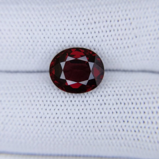 4.03 Carats Oval Cut Heat Pigeon Blood Red Ruby Loose Gemstone close