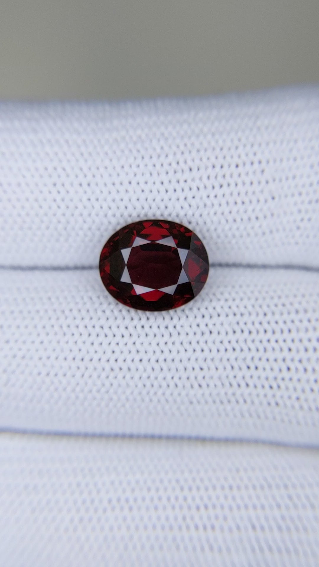 4.03 Carats Oval Cut Heat Pigeon Blood Red Ruby Loose Gemstone close