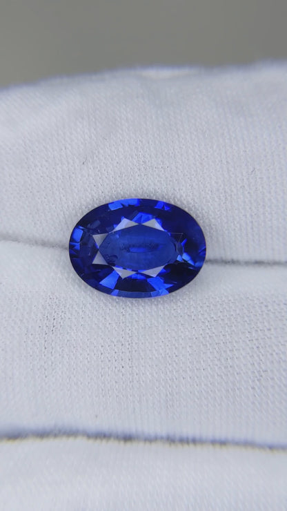 5.67 Carat Oval Cut Heat Royal Blue Sapphire Loose Gemstone Video 1