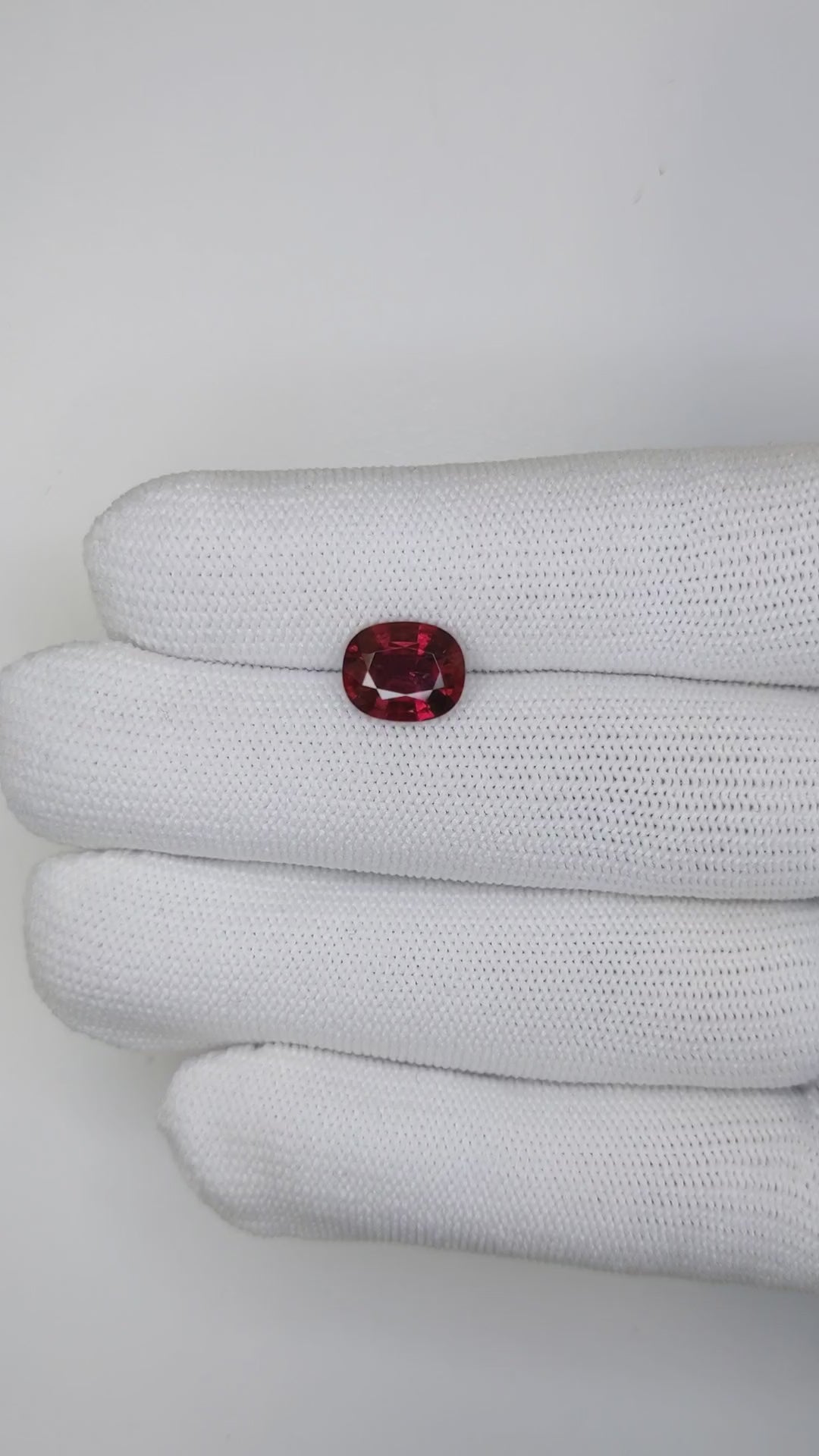 3.31 Carats Oval Cut Heat Pigeon Blood Red Ruby Loose Gemstone Bellerophon Video 2