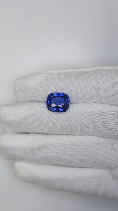 8.58 Carat Cushion Cut Heat Medium Blue Sapphire Loose Gemstone GGTL Video 2