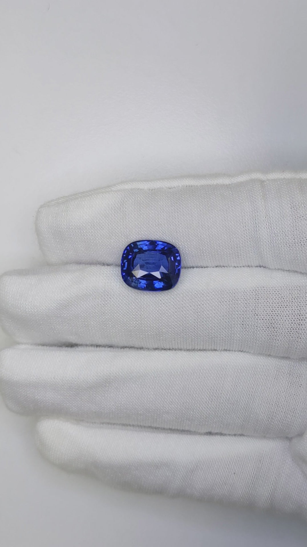 8.58 Carat Cushion Cut Heat Medium Blue Sapphire Loose Gemstone GGTL Video 2