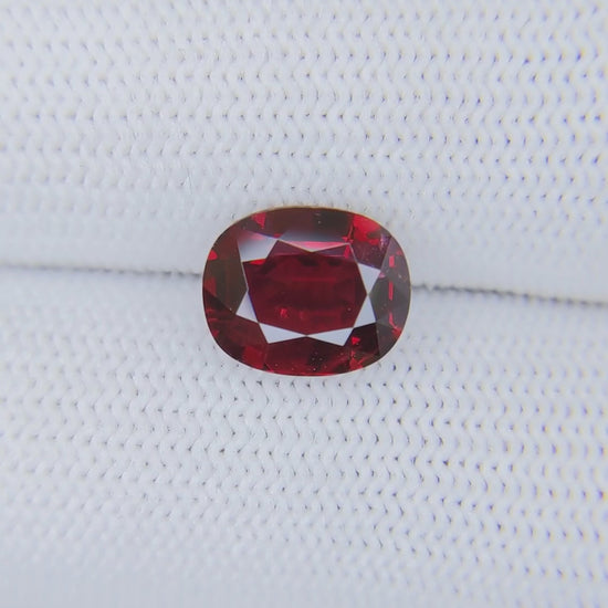 3.05 Carats Oval Cut Heat Pigeon Blood Red Ruby Loose Gemstone Close