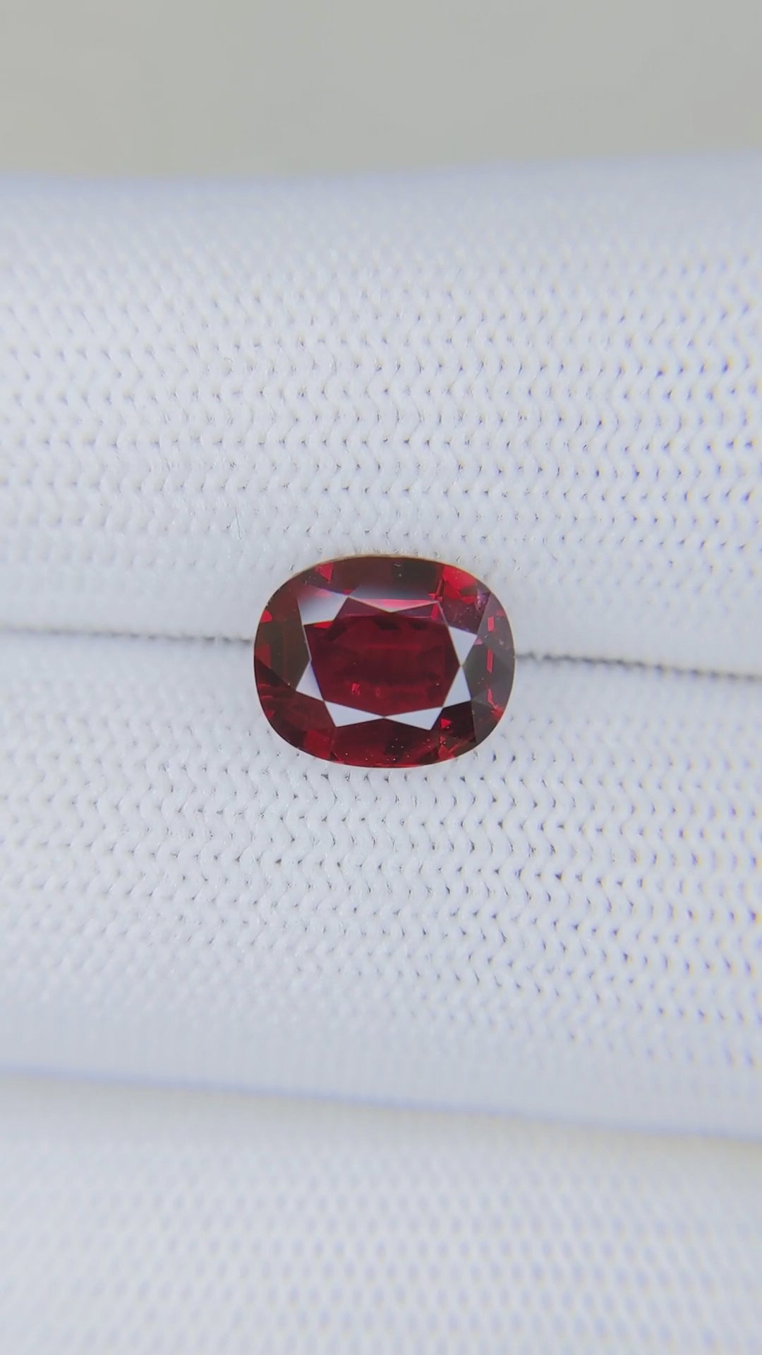 3.05 Carats Oval Cut Heat Pigeon Blood Red Ruby Loose Gemstone Close