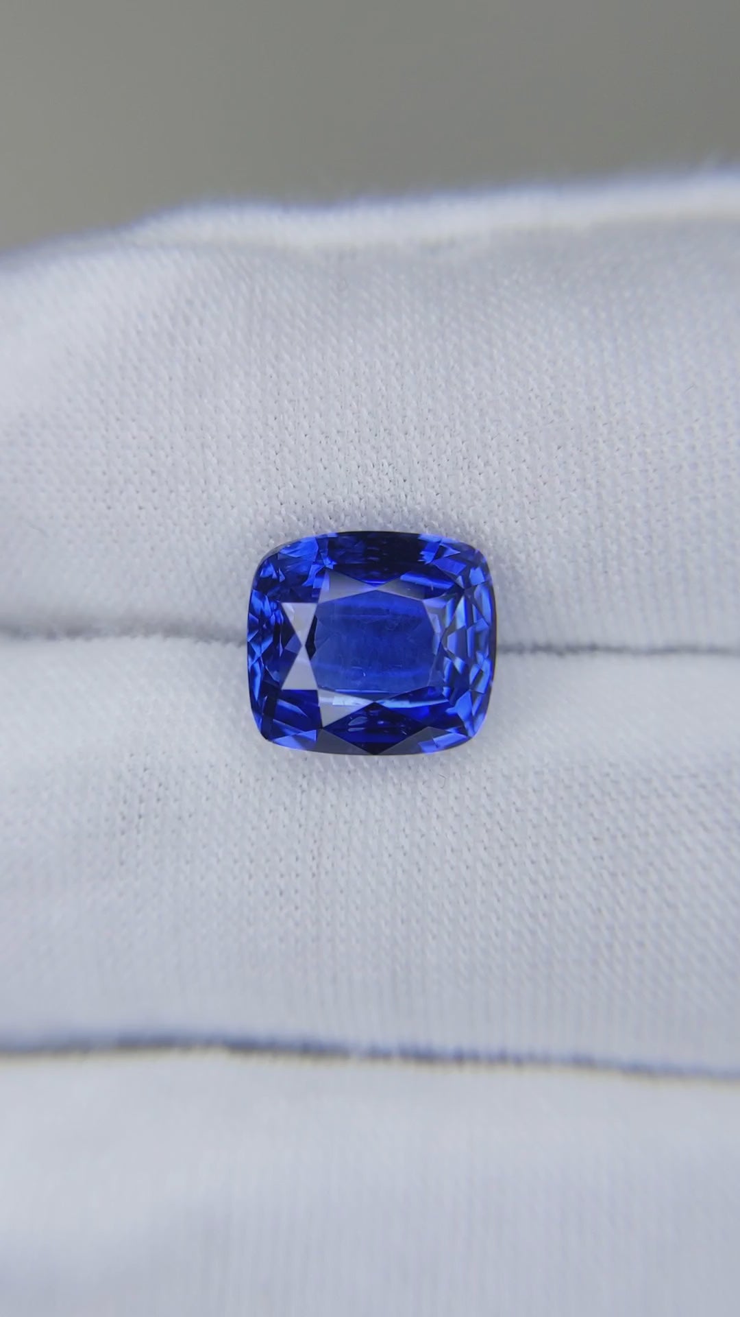 5.06 Carat Cushion Cut Heat Medium Blue Sapphire Loose Gemstone GGTL Video 1