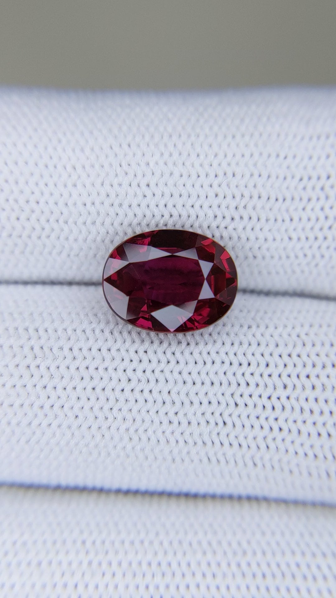 4.03 Carats Oval Cut Heat Vivid Red Ruby Loose Gemstone GRS Video 2