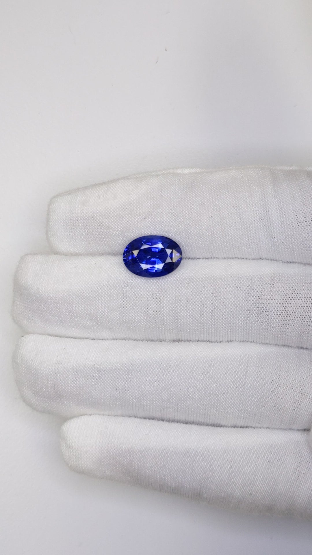 5.95 Carat Oval Cut Heat Royal Blue Sapphire Loose Gemstone Video 2