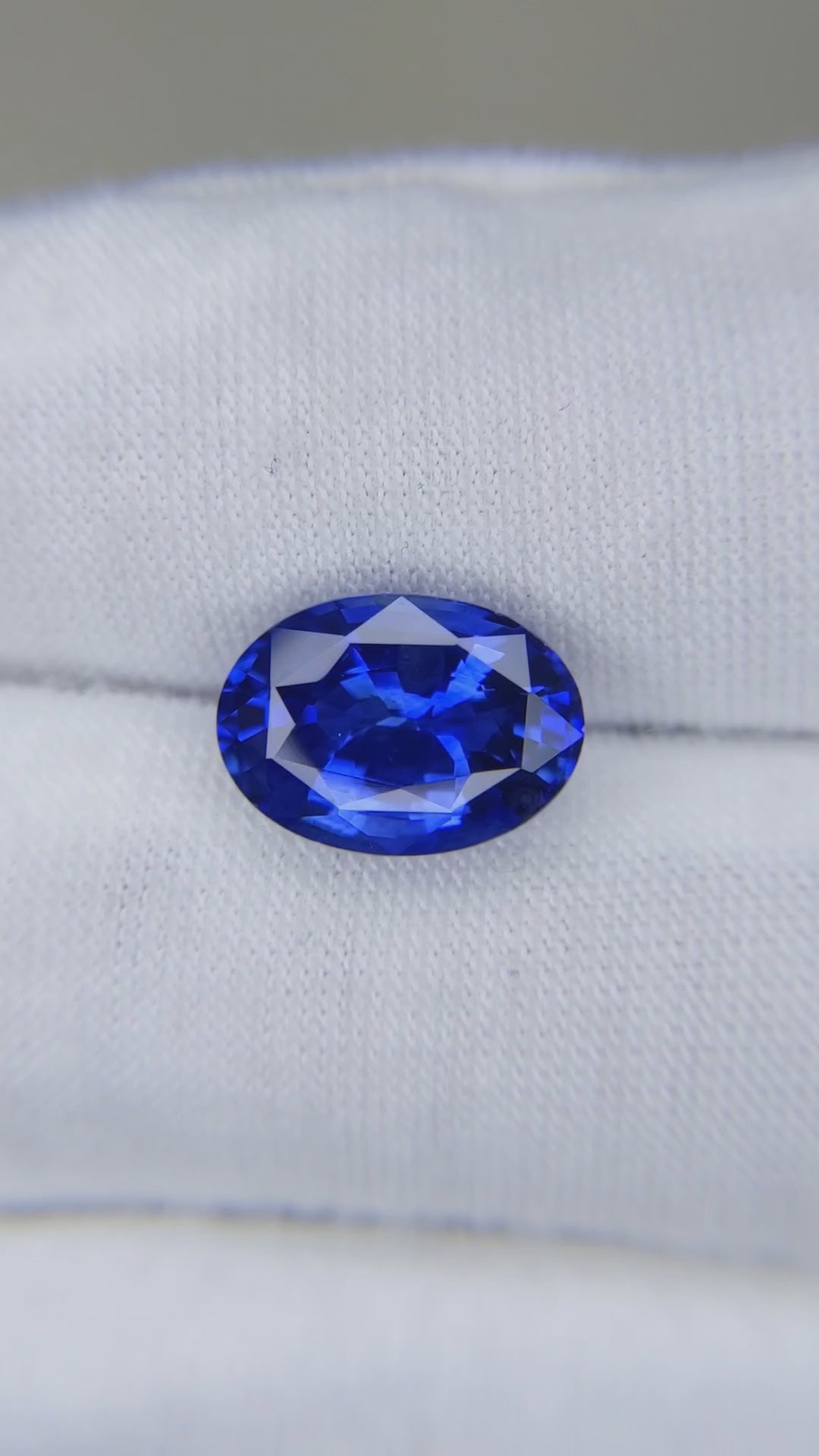 5.95 Carat Oval Cut Heat Royal Blue Sapphire Loose Gemstone Video 1