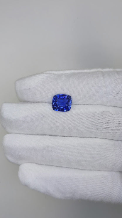 5.06 Carat Cushion Cut Heat Medium Blue Sapphire Loose Gemstone GGTL Video 2