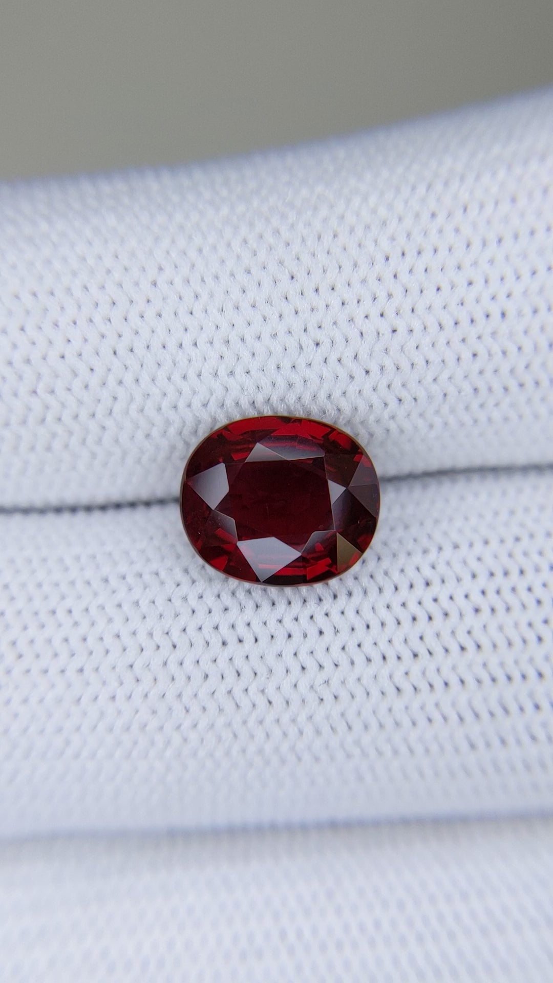 3.07 Carats Oval Cut Heat Pigeon Blood Red Ruby Loose Gemstone Close video