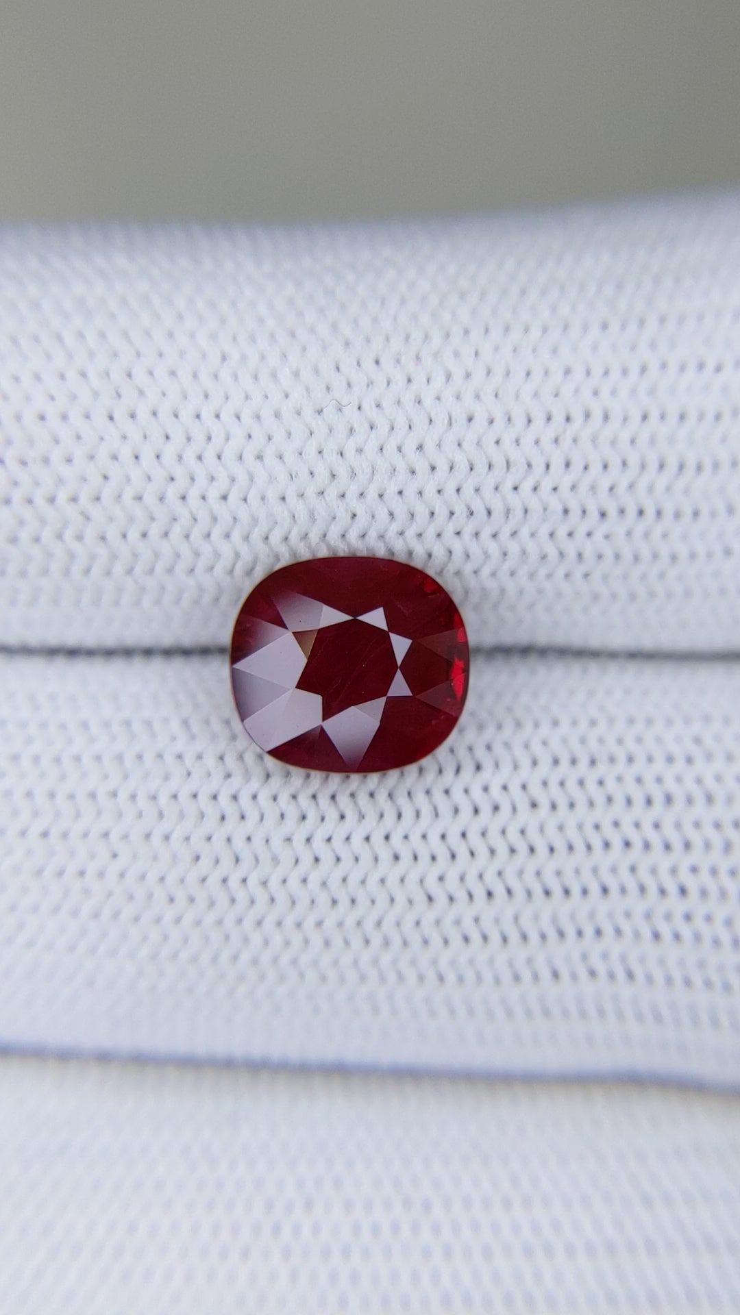 3.04 Carats Oval Cut Heat Pigeon Blood Red Ruby Loose Gemstone Close video