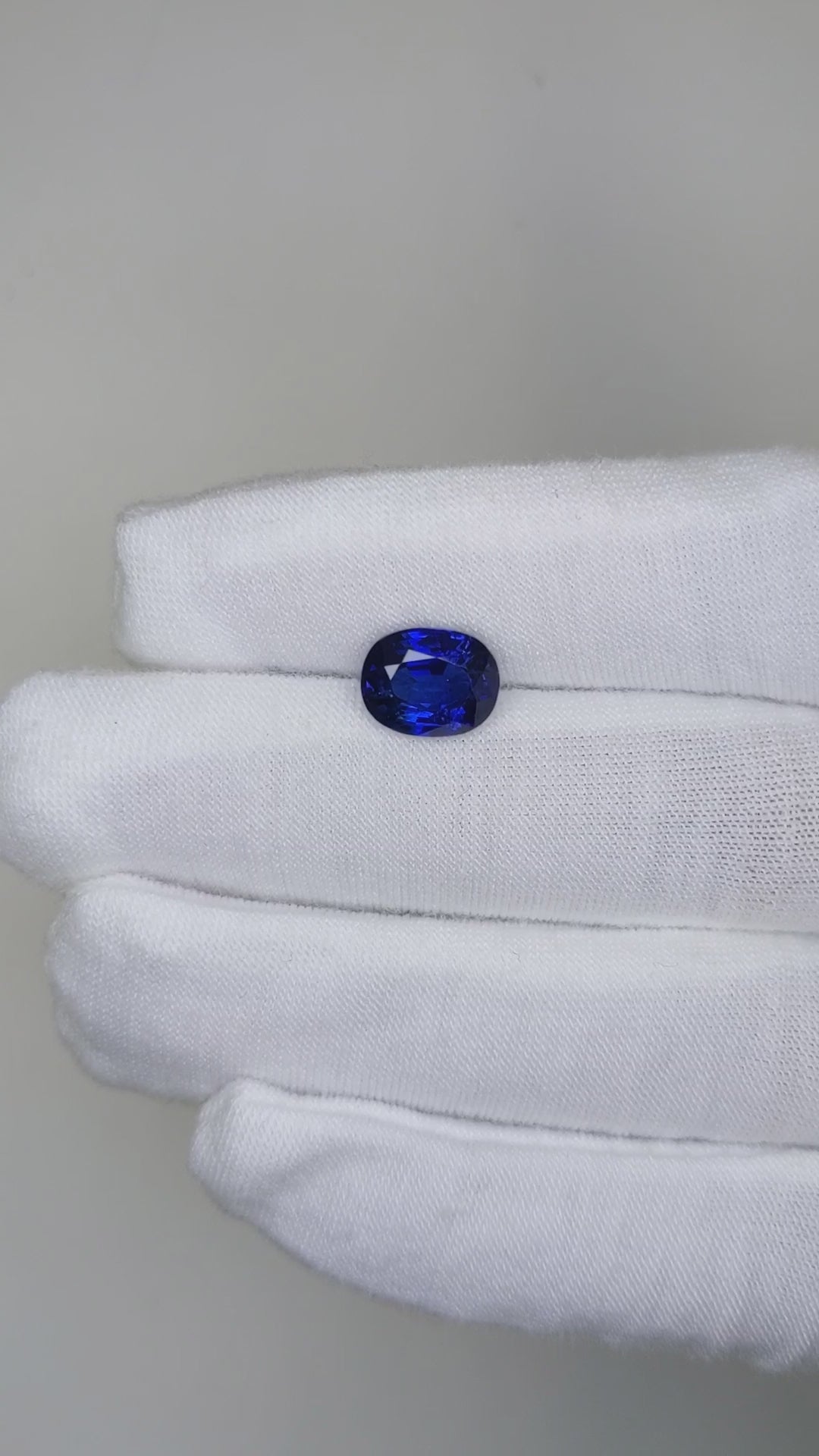 4.33 Carat Oval Cut Heat Blue Sapphire Loose Gemstone GRS Video 2