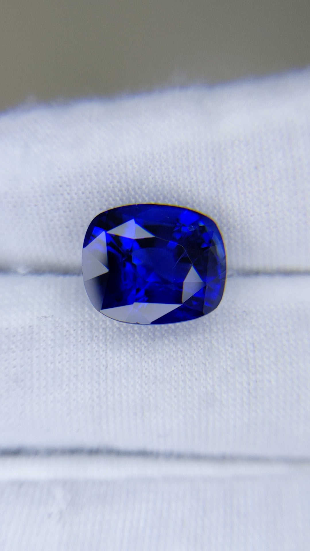 8.67 Carat Cushion Cut Heat Royal Blue Sapphire Loose Gemstone GRS Video 1