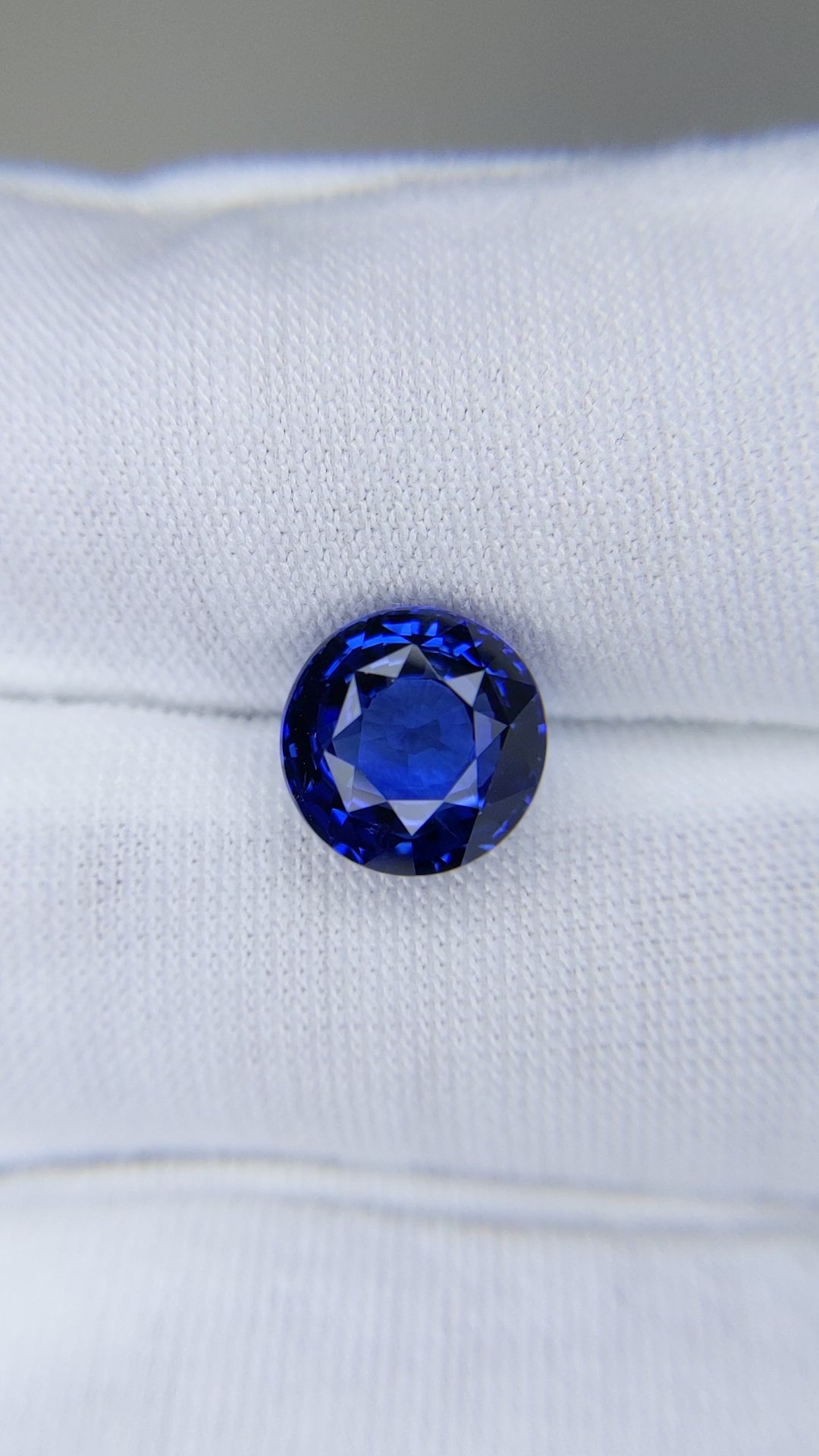 4.32 Carat Round Cut Heat Blue Sapphire Loose Gemstone GRS Video 2