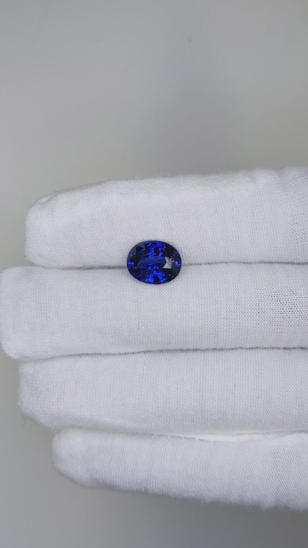 5.03 Carat Oval Cut Heat Medium Blue Sapphire Loose Gemstone GIA Certified Video 3