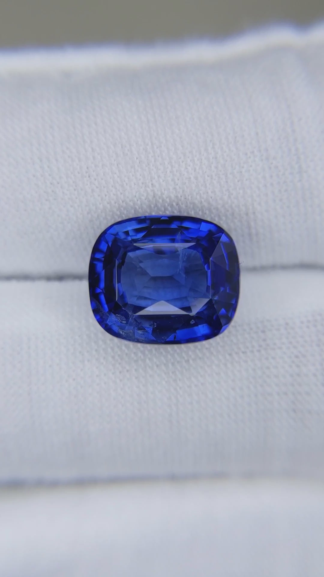 8.58 Carat Cushion Cut Heat Medium Blue Sapphire Loose Gemstone GGTL Video 1