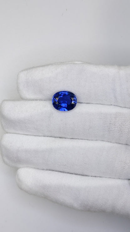 6.49 Carat Oval Cut Heat Blue Sapphire Loose Gemstone GIA Certified Video 2
