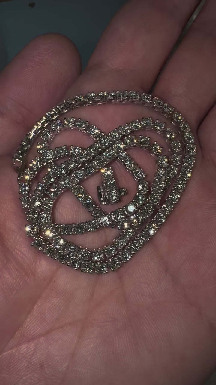 17 inch platinum diamond tennis necklace, 12 carats Of Diamonds