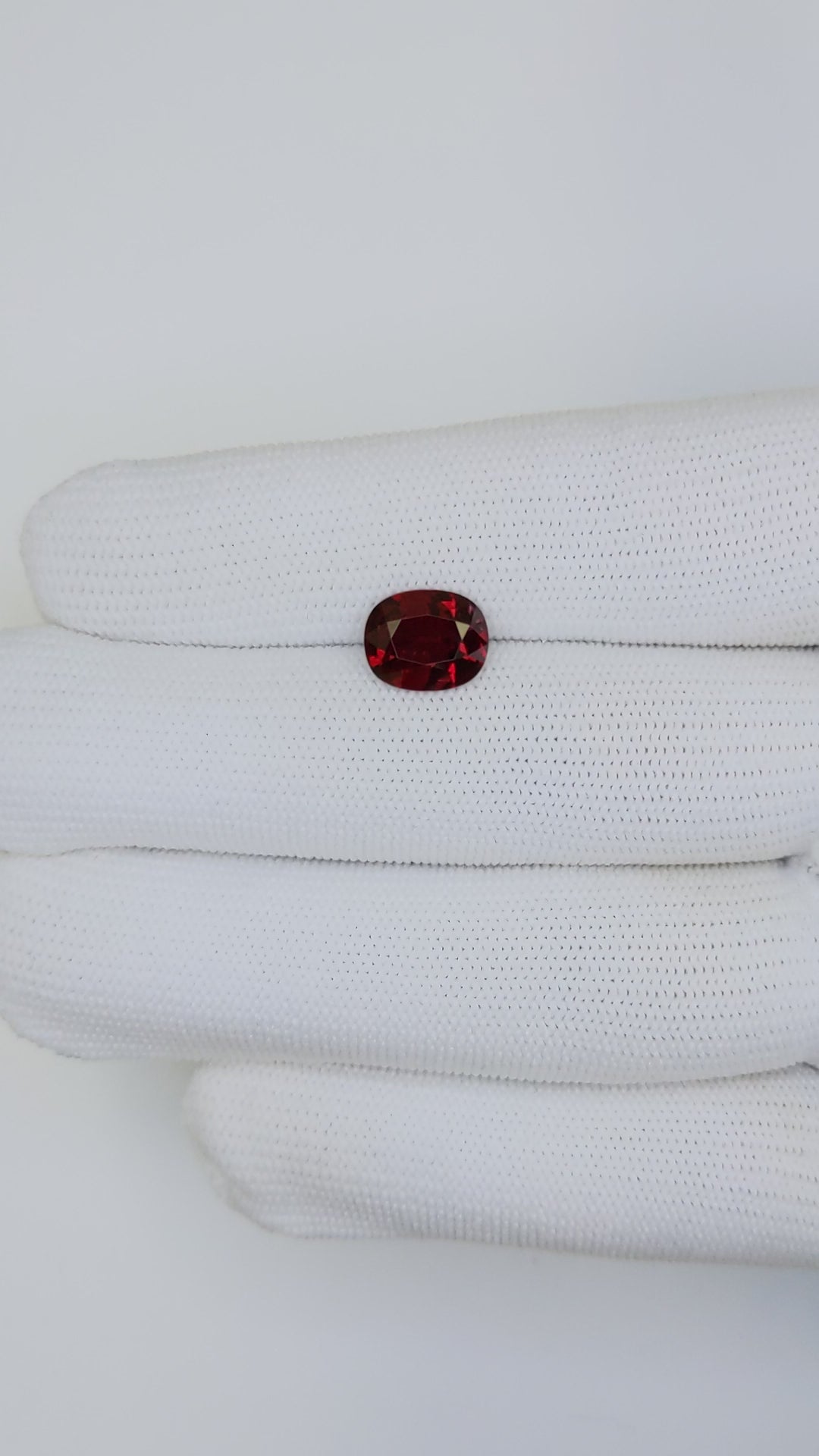 3.05 Carats Oval Cut Heat Pigeon Blood Red Ruby Loose Gemstone Far