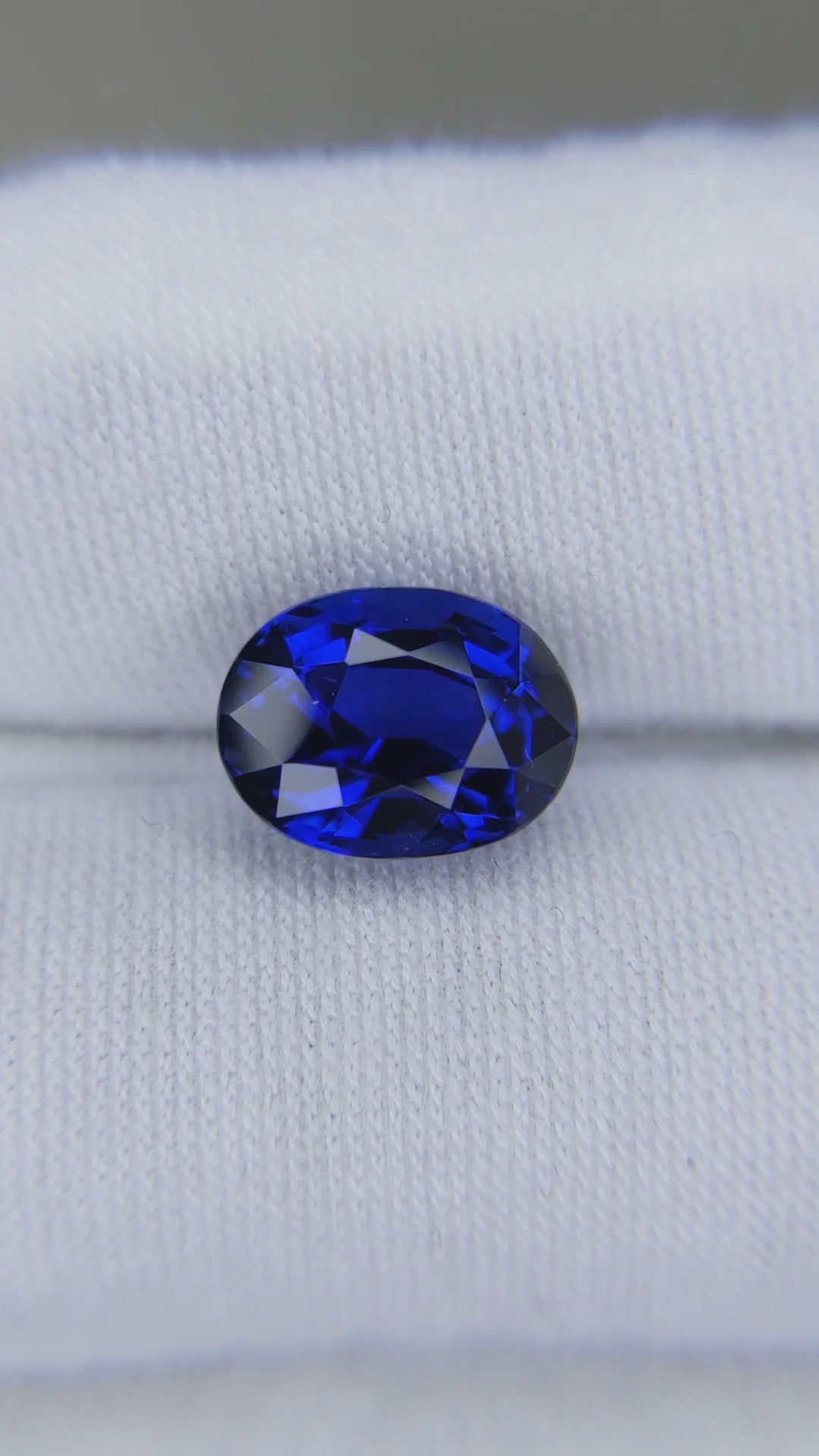 5.09 Carat Oval Cut Heat Royal Blue Sapphire Loose Gemstone GRS Video 2