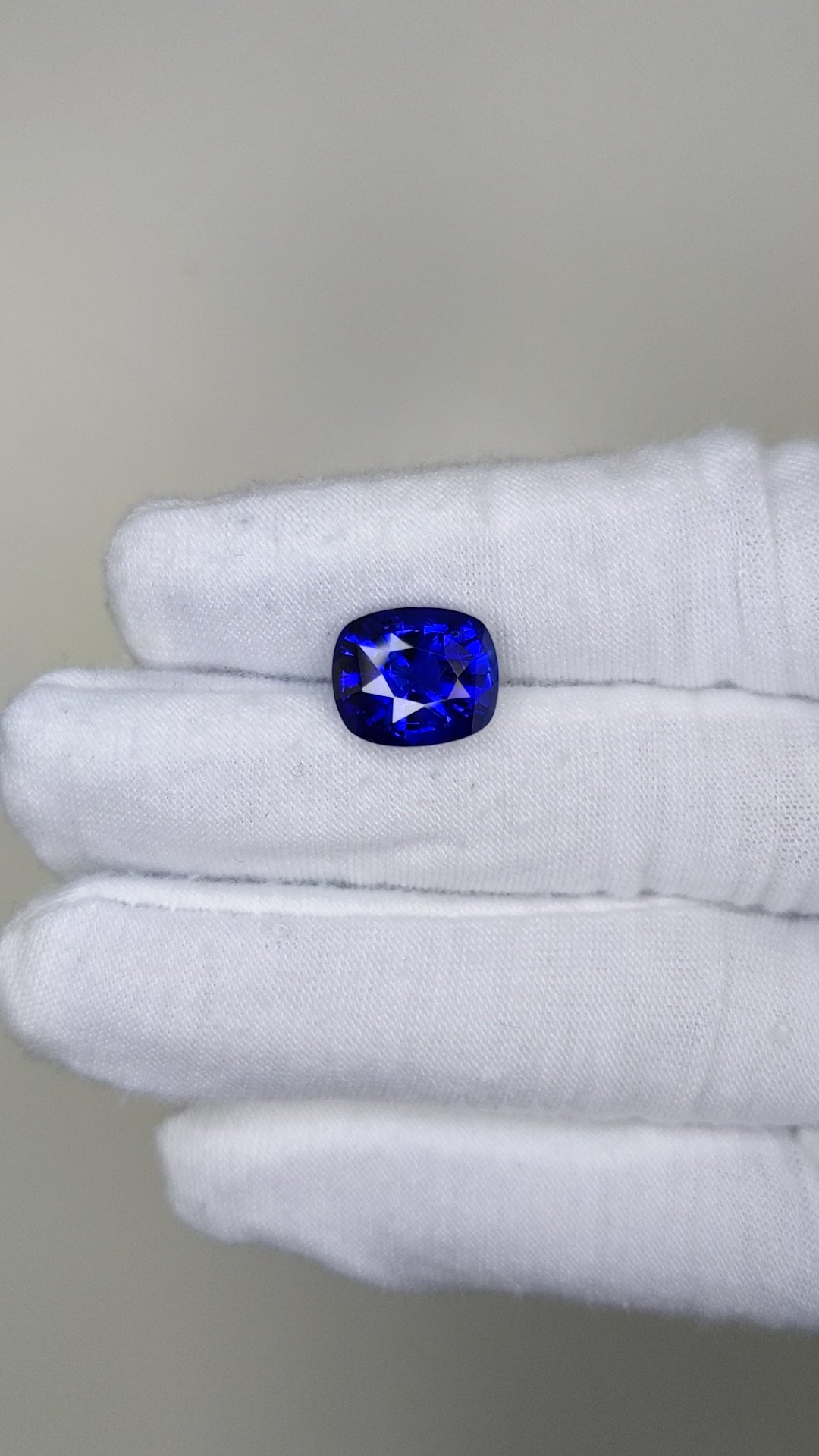 8.67 Carat Cushion Cut Heat Royal Blue Sapphire Loose Gemstone GRS Video 2