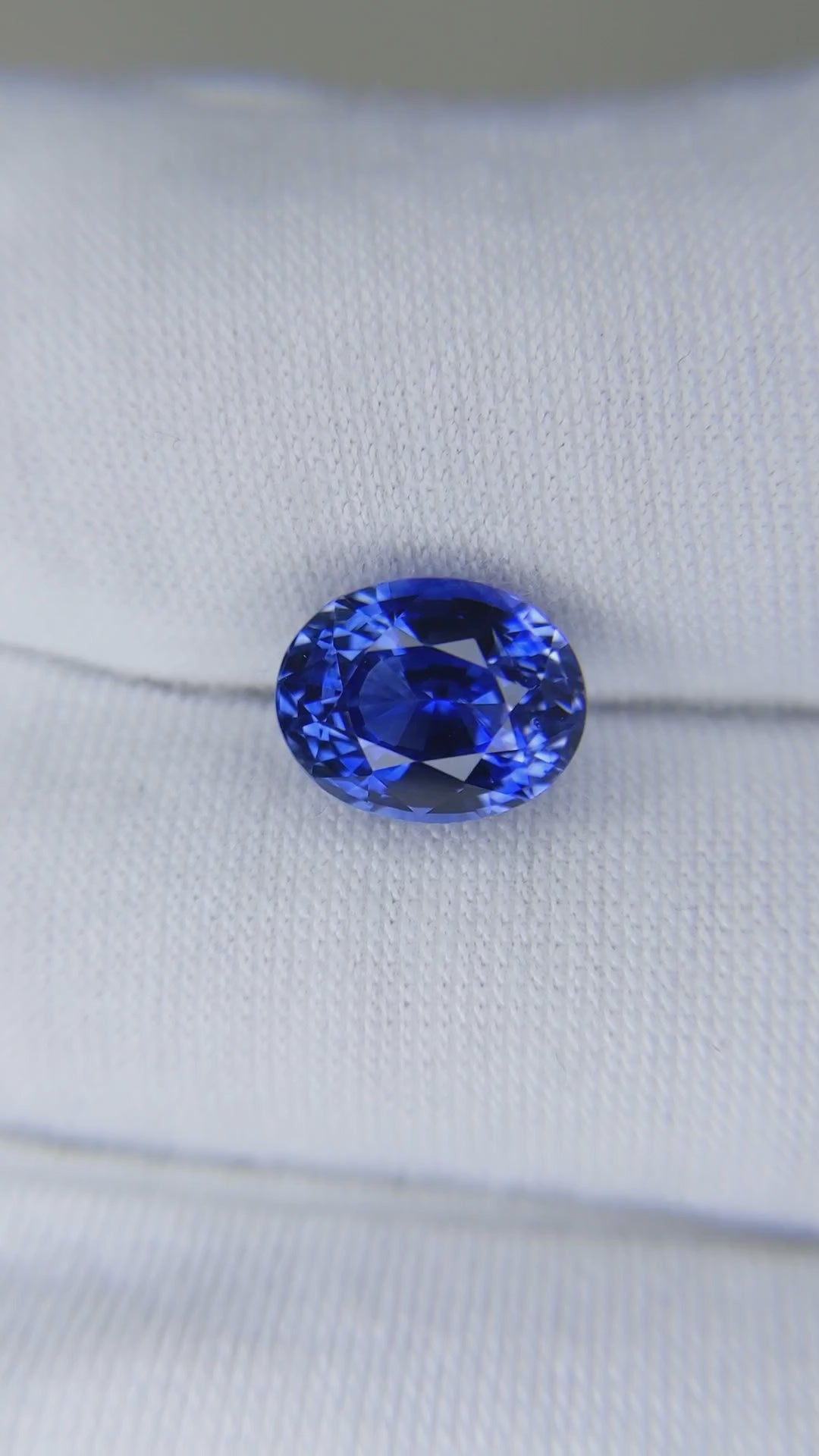 4.56 Carat Oval Cut Heat Medium Blue Sapphire Loose Gemstone Video 1