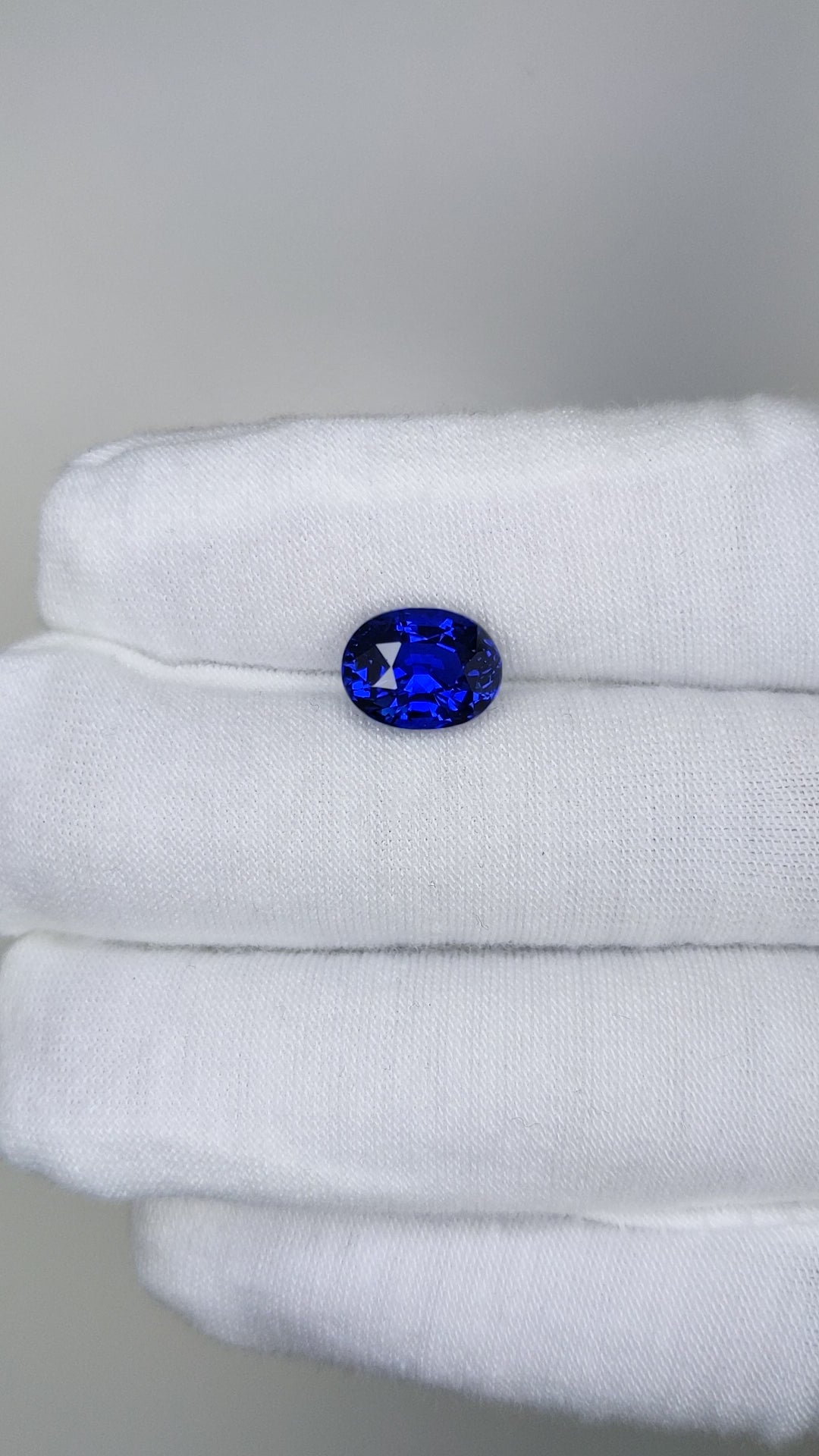 5.09 Carat Oval Cut Heat Royal Blue Sapphire Loose Gemstone GRS Video 3