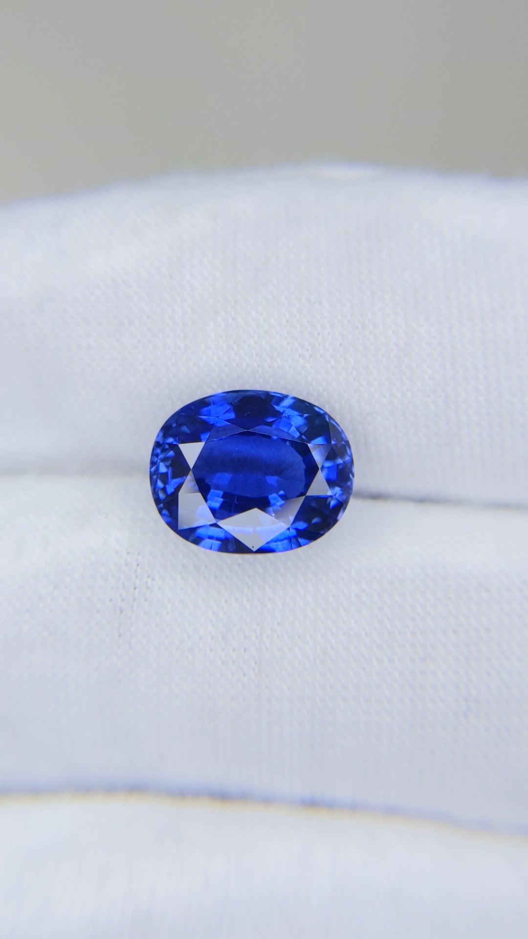 6.49 Carat Oval Cut Heat Blue Sapphire Loose Gemstone GIA Certified Video 1