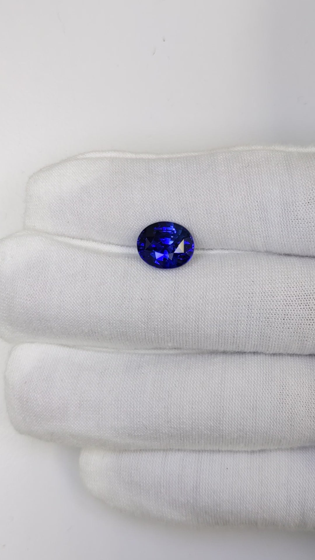 4.52 Carat Oval Cut Heat Royal Blue Sapphire Loose Gemstone Video 2
