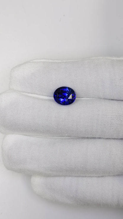 4.52 Carat Oval Cut Heat Royal Blue Sapphire Loose Gemstone Video 2