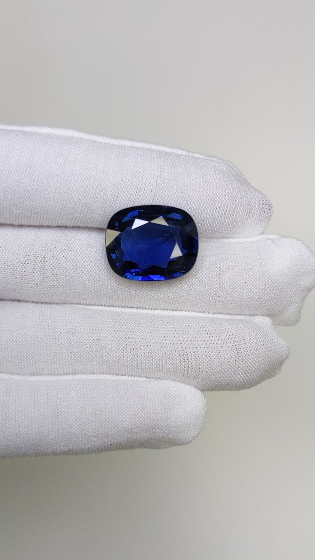 18.62 Carat Cushion Cut No Heat Vivid Blue Sapphire Loose Gemstone GRS Far Video