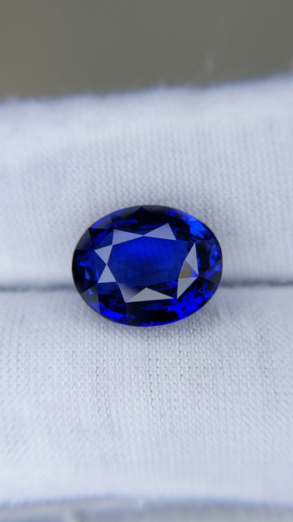 8.96 Carat Oval Cut Heat Royal Blue Sapphire Loose Gemstone GRS Close Video